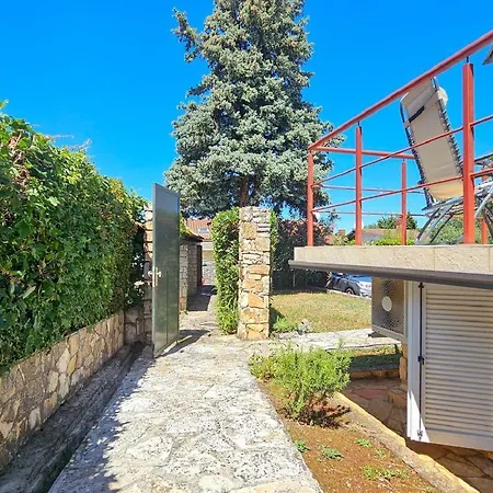 Am Strand Gelegenes Ferienhaus Mit Meerblick, Aussendusche, Grill Dajla