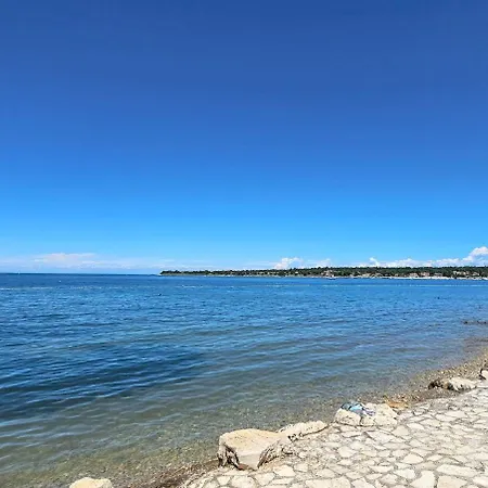 Hébergement de vacances Am Strand Gelegenes Ferienhaus Mit Meerblick, Aussendusche, Grill Dajla